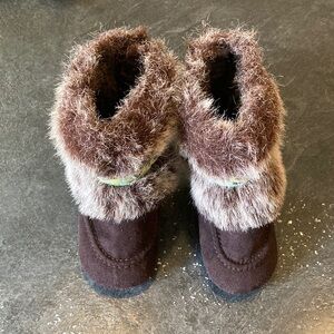 Baby infant Dingo brown faux fur soft sole boots - size 2